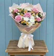 Букет цветов из:  Гвоздики, Орхидеи и Розы #REPLACE_PRED# Новой Криуше