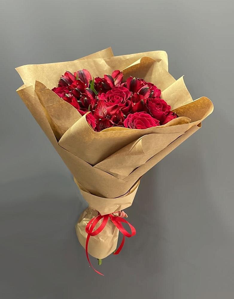 Букет цветов из: Альстромерии и Розы в Новой Криуше