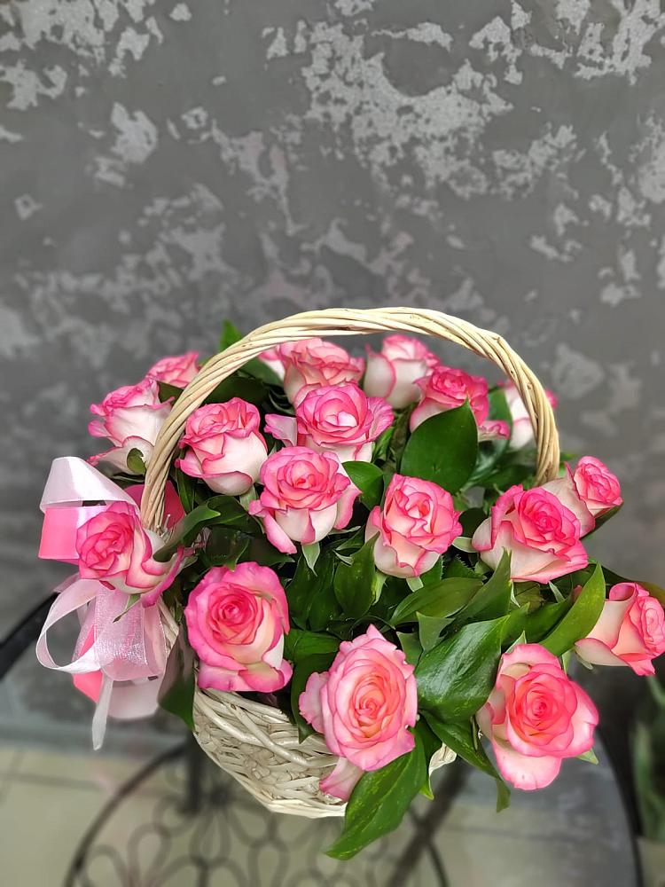 Цветочная композиция из Розы в корзине в Новой Криуше