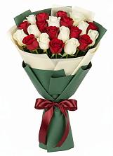 Букет Микс из красных и белых роз в Новой Криуше