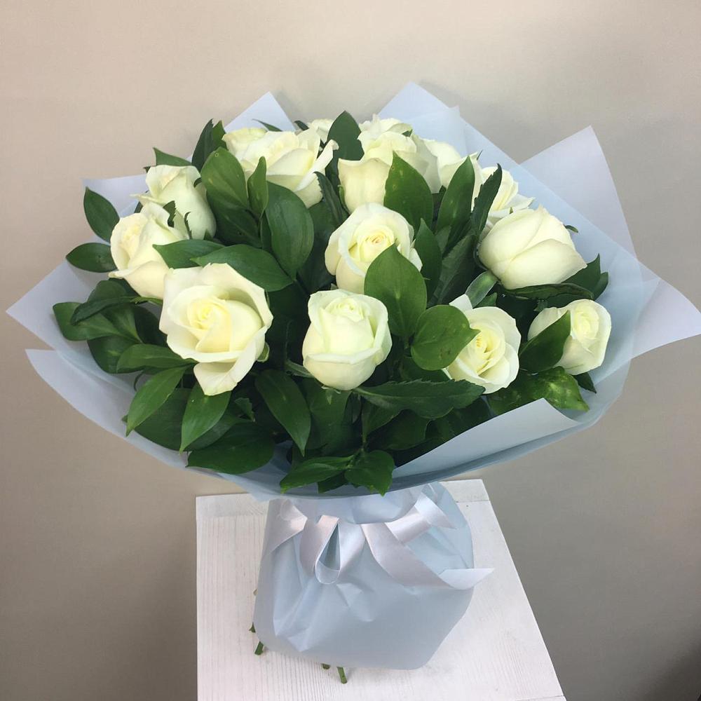 Букет 15 Белых роз Проуд в Новой Криуше