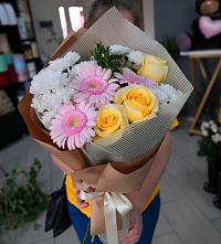 Букет цветов из:  Герберы, Розы и Хризантемы в Новой Криуше
