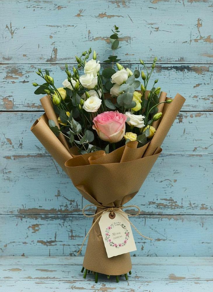 Букет цветов из: Розы и Лизиантусы в Новой Криуше