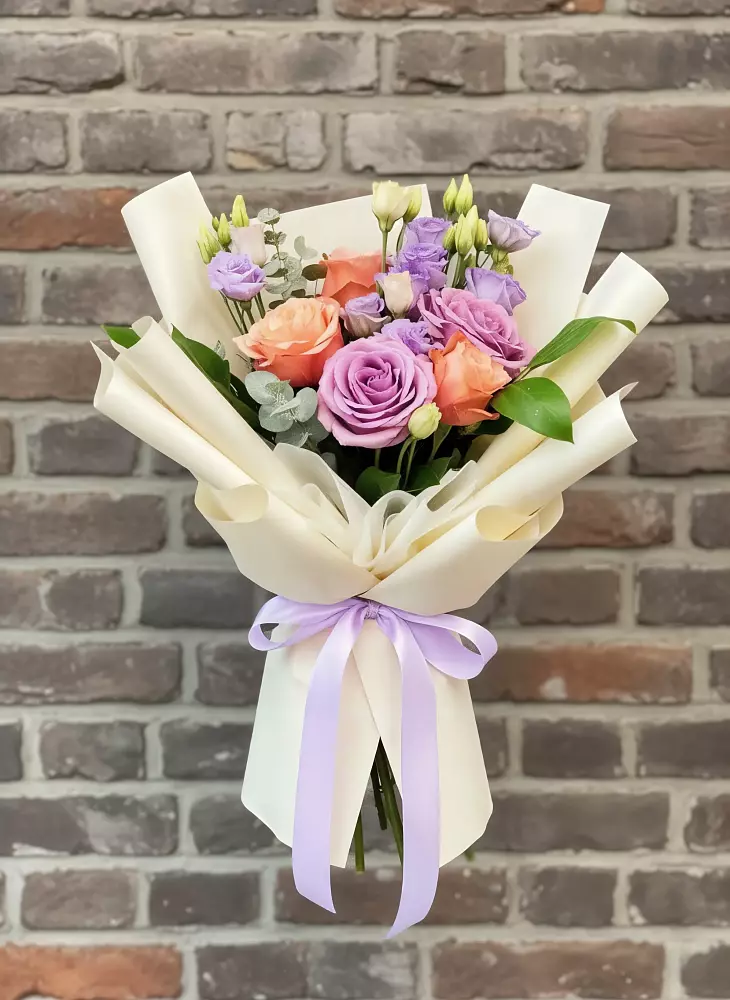 Букет цветов из: Лизиантусы и Розы в Новой Криуше