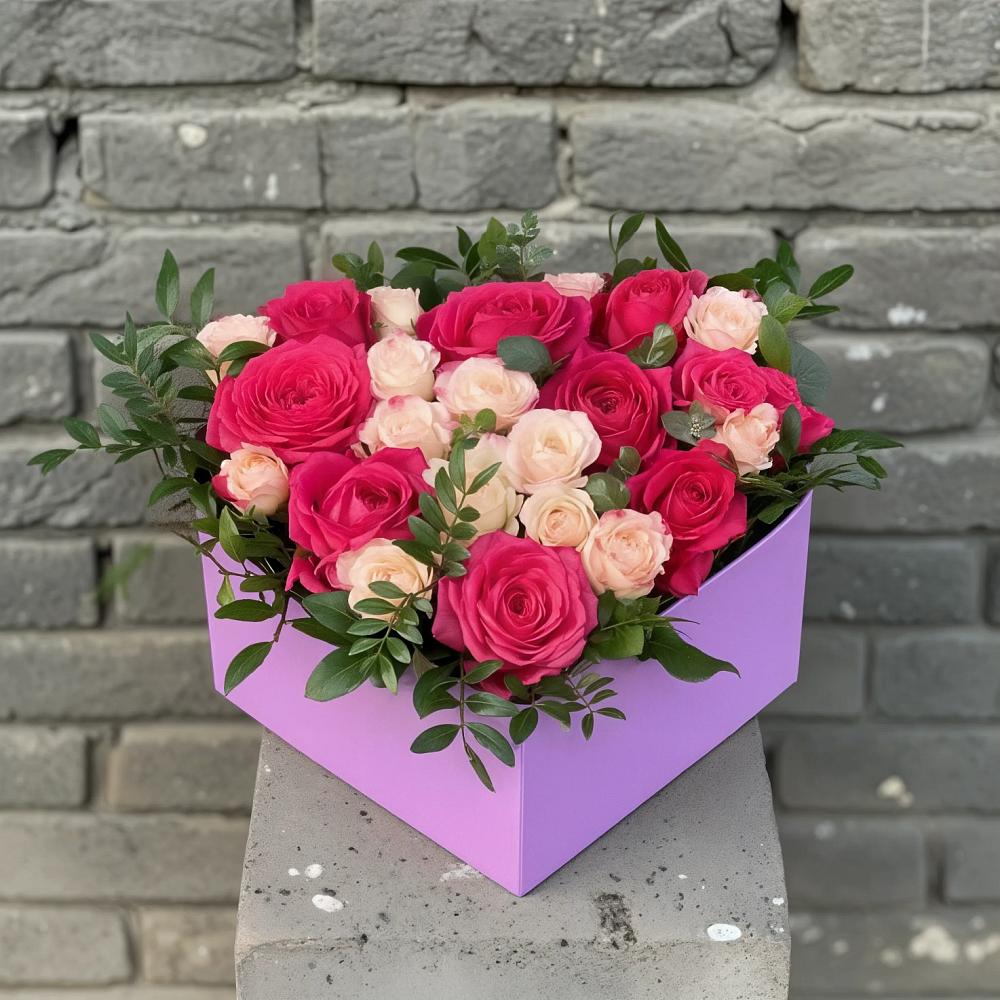 Цветочная композиция из Розы в коробке в Новой Криуше