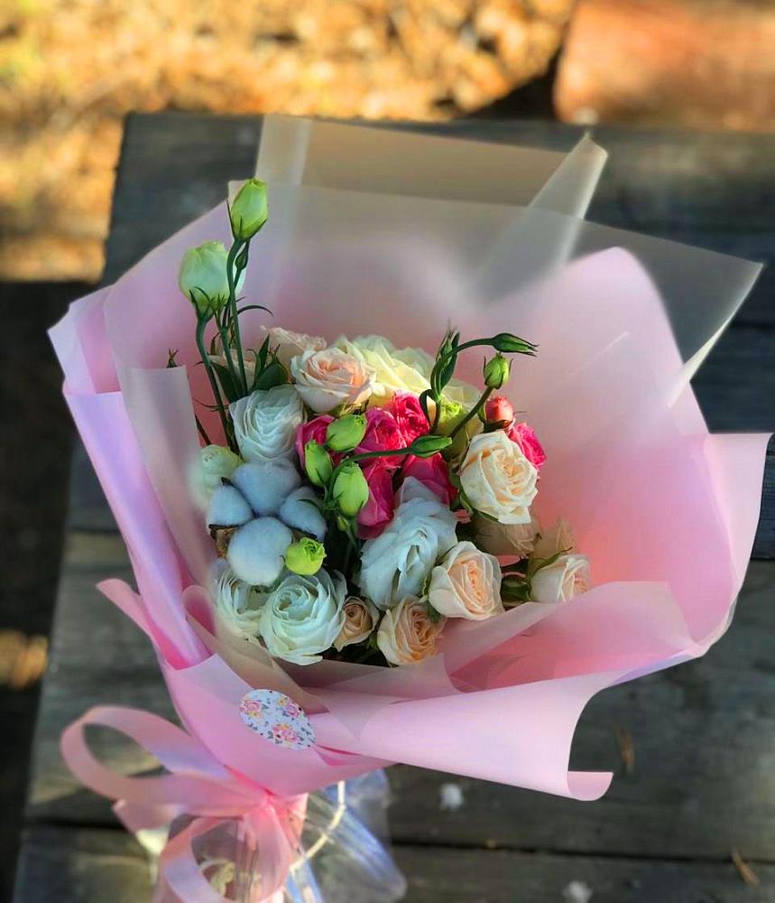 Букет цветов из: Розы и Лизиантусы в Новой Криуше