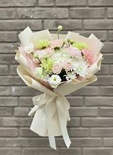 Букет цветов из:  Гвоздики, Розы, Лизиантусы и Хризантемы в Новой Криуше
