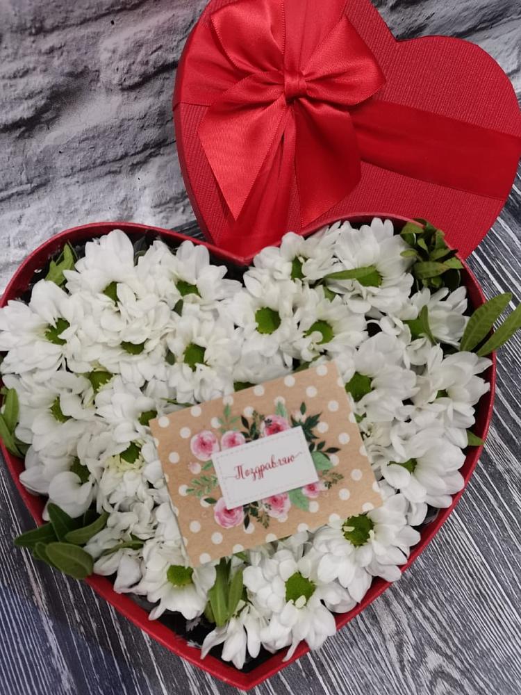Цветочная композиция из Хризантемы в виде сердца в Новой Криуше