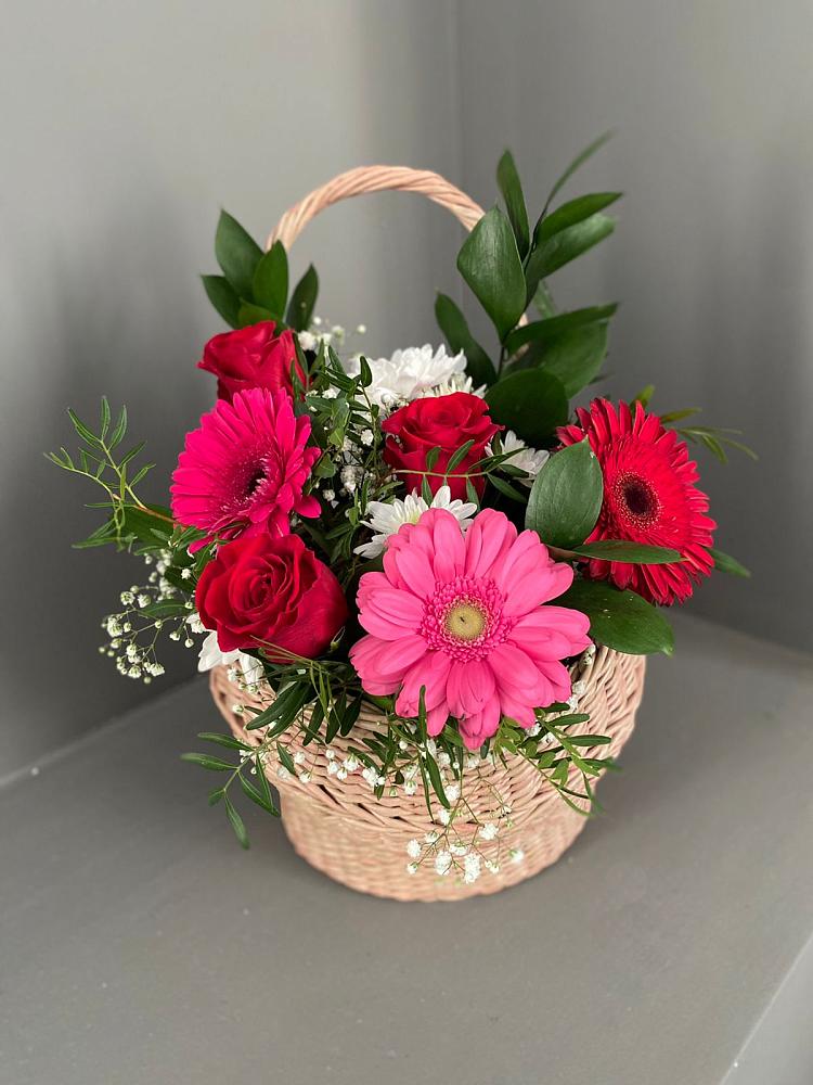 Цветочная композиция из Розы, Хризантемы и Герберы в корзине в Новой Криуше