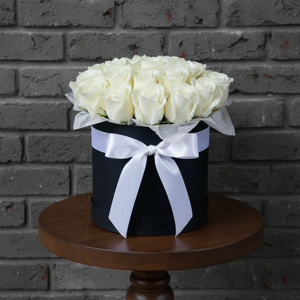 Цветочная композиция из Розы в шляпной коробке в Новой Криуше