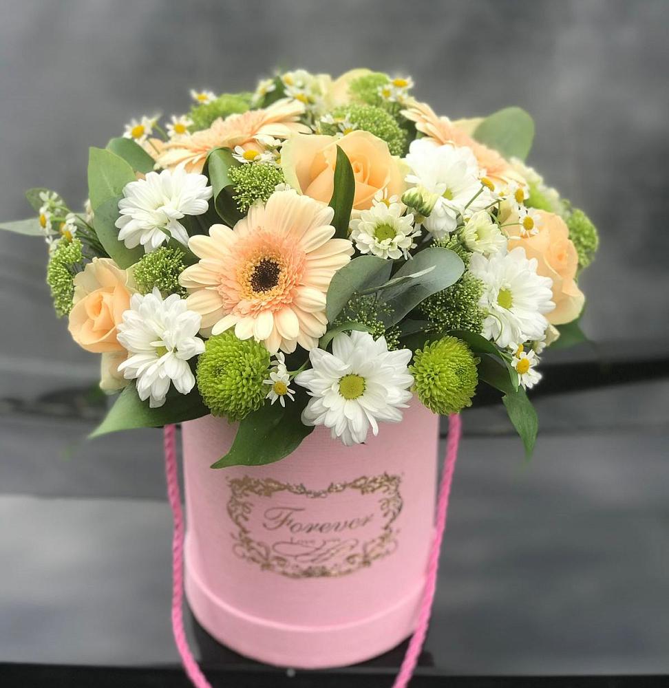 Цветочная композиция из Розы, Герберы и Хризантемы в шляпной коробке в Новой Криуше