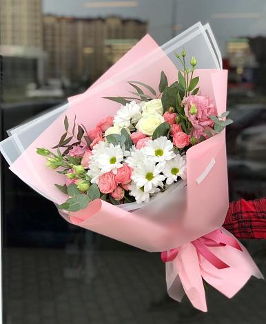 Букет цветов из: Розы, Лизиантусы и Хризантемы в Новой Криуше