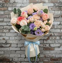 Букет цветов из:  Розы, Лизиантусы и Гвоздики #REPLACE_PRED# Новой Криуше
