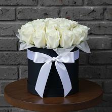 Цветочная композиция из Розы в шляпной коробке в Новой Криуше