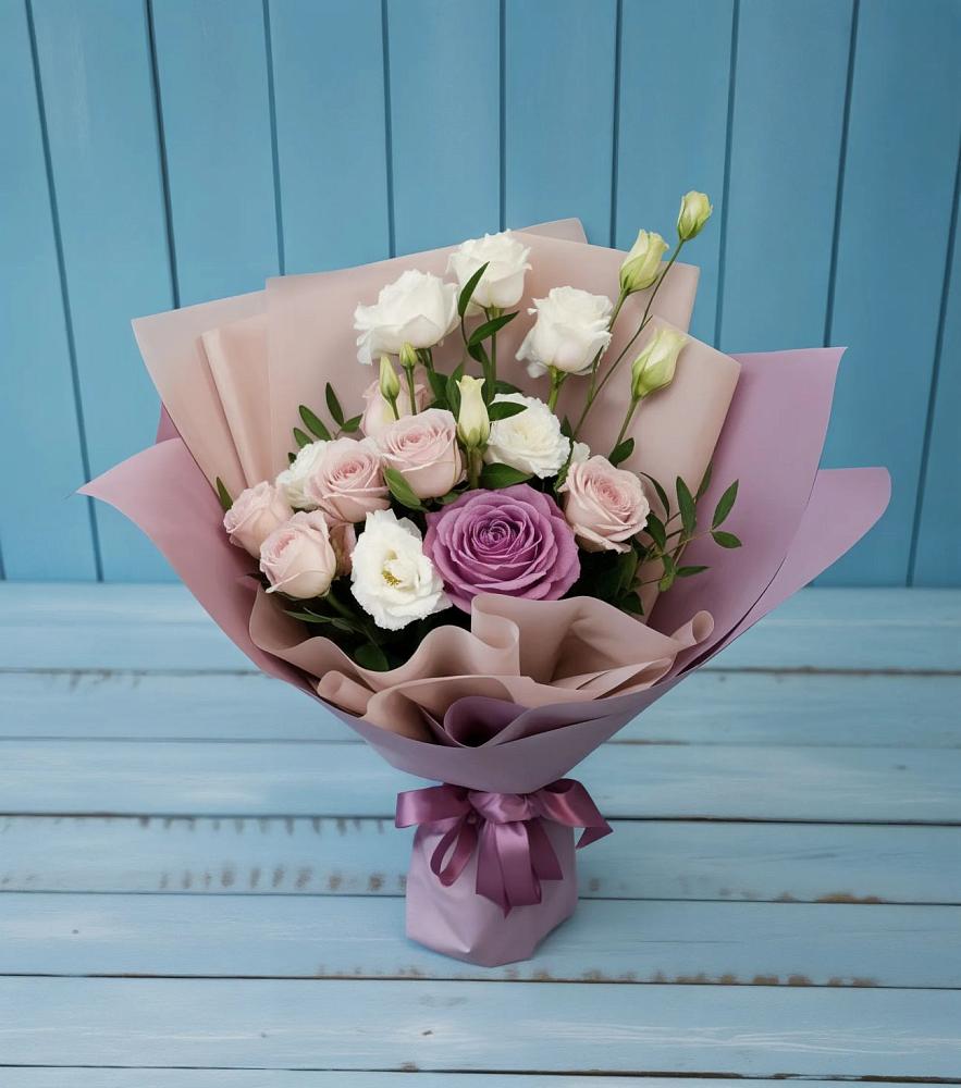 Букет цветов из: Розы и Лизиантусы в Новой Криуше